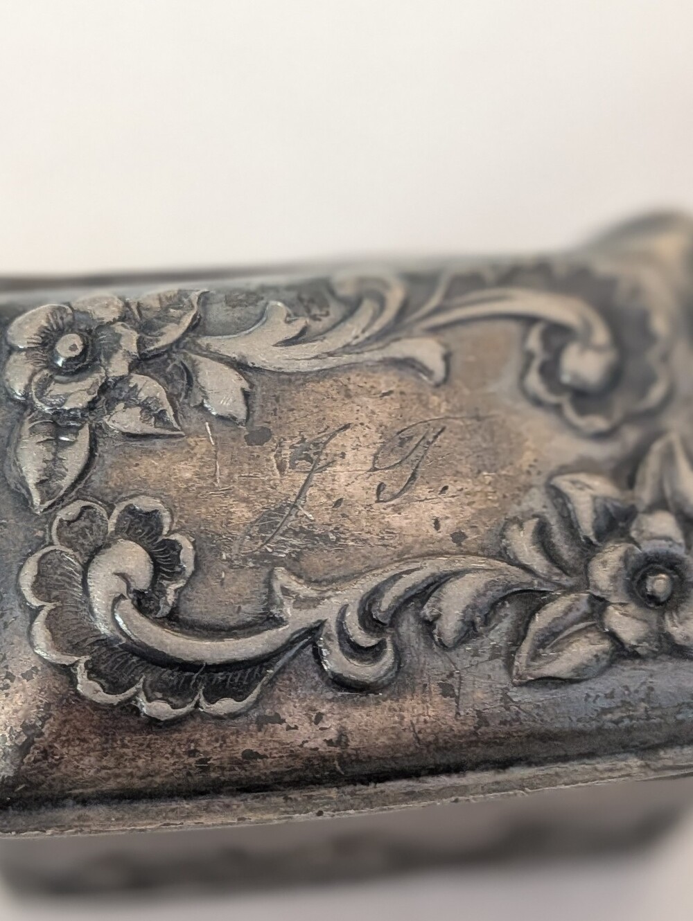 Antique Silver Plated Gilt Trinket Box Floral Repoussé Monogrammed - Picture 4 of 7
